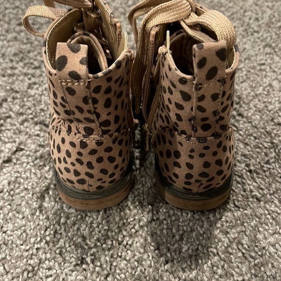 Cat and Jack size 9 leopard spotted boots - Picture 3 of 3